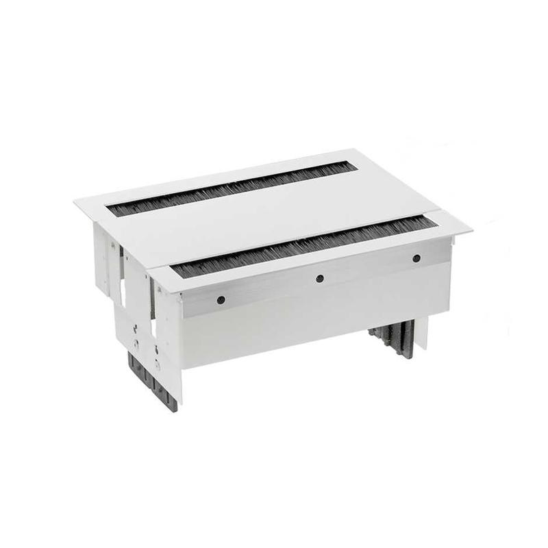 Блок розеточный врезной с крышкой двухсторон. ввод щетка ввод щетка 2х2P+E 6 пустых мод. бел. Simon 400 46401000-130