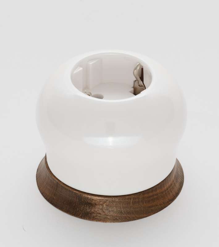 Розетка 1-м ОП Фаберже 16А IP20 ретро с заземл. с 1-м круглой рамкой Винтаж перламутр. Bironi B2-101-010/18