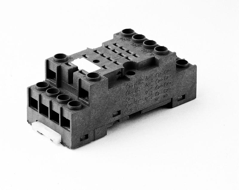 Розетка с винт. клеммами (под шайбу) для реле 55.32 таймера 85.02 модули 99.01 в комплекте металлич. клипса 094.71 черн. FINDER 94720SMA