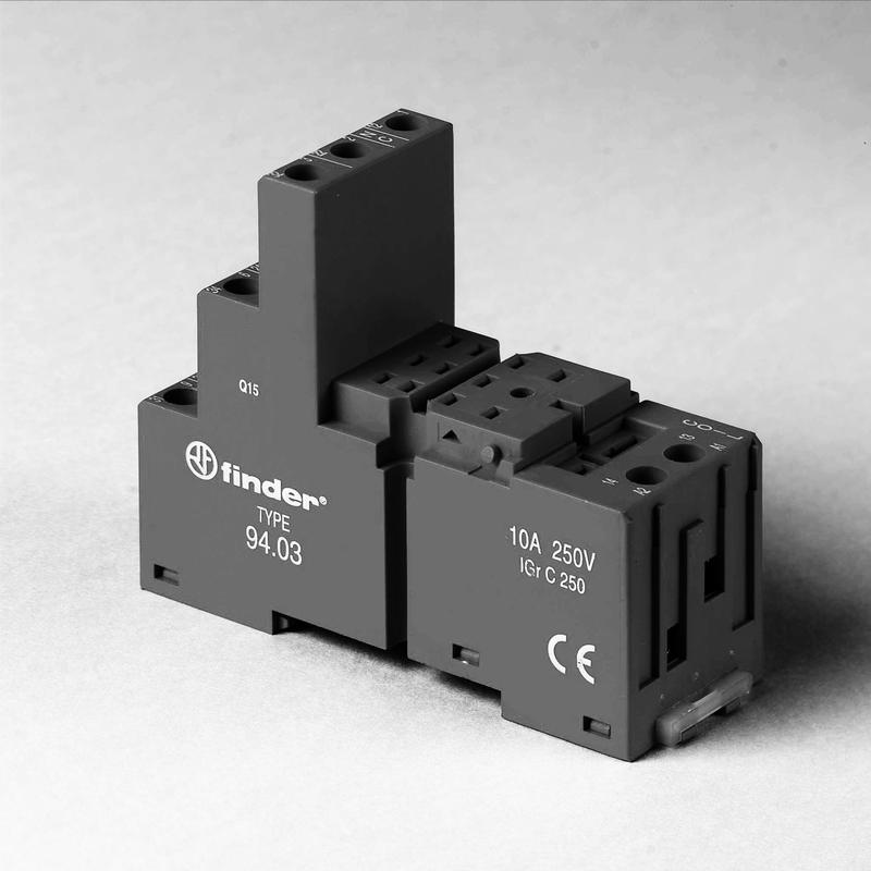 Розетка с винт. клеммами (с зажимной клетью) для реле 55.33 таймера 85.03 модули 86.00 99.02 в комплекте металлич. клипса 094.71 черн. FINDER 94030SMA