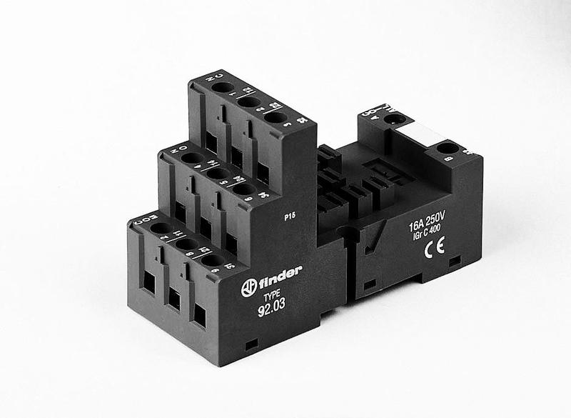 Розетка с винт. клеммами (с зажимной клетью) для реле 62.31 62.32 62.33 модули 86.00 86.30 99.02 в комплекте металлич. клипса 092.71 черн. FINDER 92030SMA