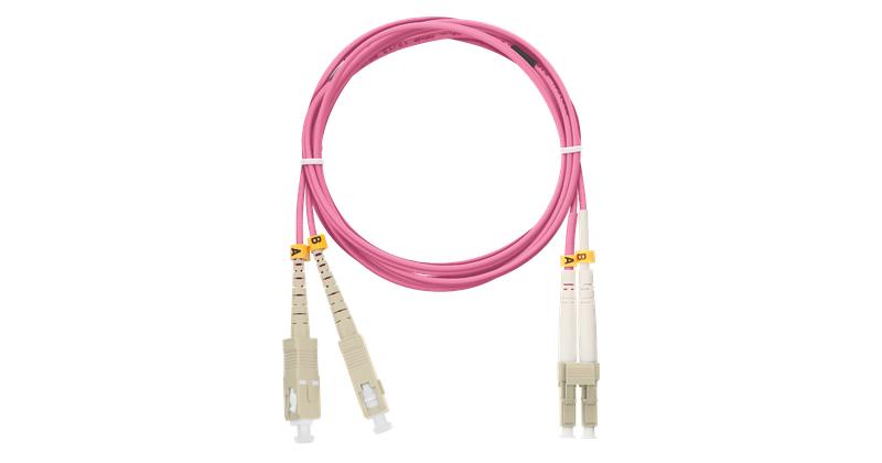 Шнур волоконно-оптический переходной многомод. 50/125мкм стандарта ОM4 SC/UPC-LC/UPC двойн. LSZH нг(A)-HFLTx 2мм маджента 1м NIKOMAX NMF-PC2M4C2-SCU-LCU-001