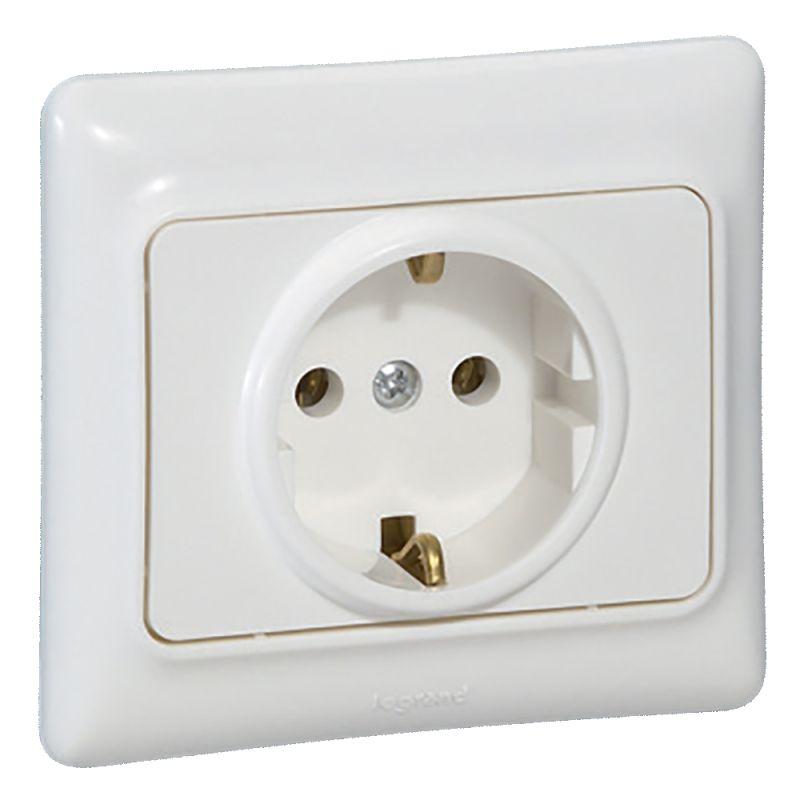 Розетка 1-м СП Kaptika 16А IP20 с заземл. немецк. стандарт бел. Leg 782111
