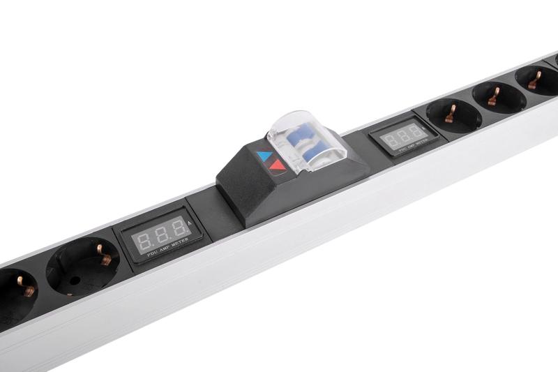 Блок розеток вертикальный Rem-32 на 2 контура по 10 Sсhuko 6 IEC 60320 C19 с авт. и амп. 2х16А алюм. 42-48U колодка R-32-2x10S-6C19-A-Am-1820-K Rem 1912793