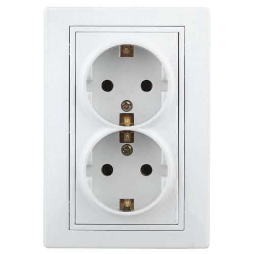 Розетка 2-м СП Plano 1Э-208-01 16А IP20 2х2P+E 250В Schuko с заземл. защ. шторки без лапок бел. Intro Б0053957
