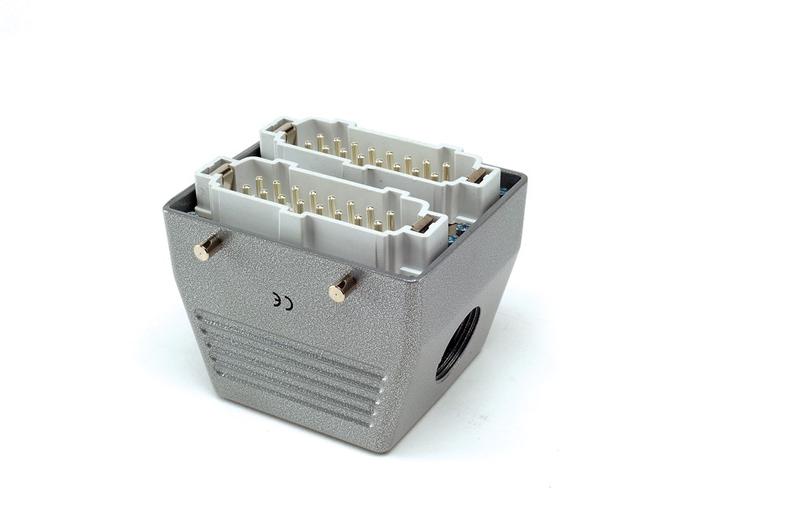 Вилка боковой ввод 32 полюса 16А EMAS EBM32FU10