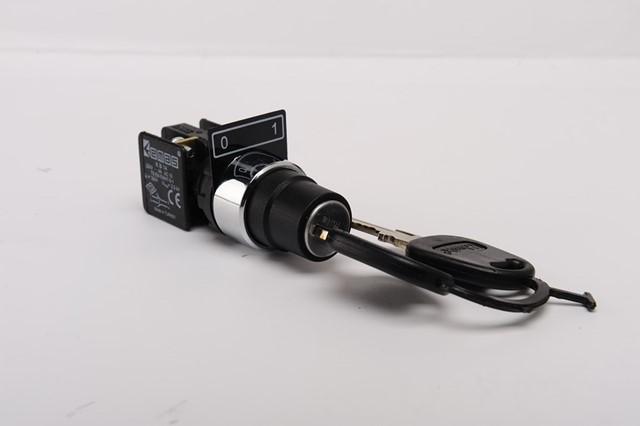 Кнопка нажимная KB с ключом диаметр 22мм 1НО+1НЗ EMAS KB14A2