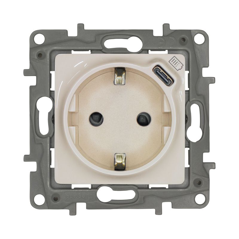 Розетка USB C Etika 16А 250В 1500мА 7.5Вт с заземл. защ. шторки безвинт. зажимы сл. кость IEK 672388