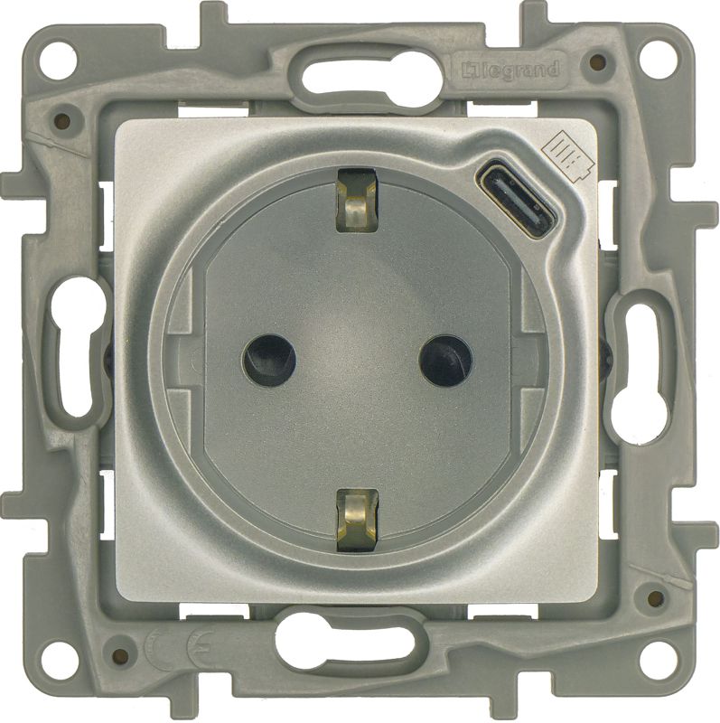 Розетка USB C Etika 16А 250В 1500мА 7.5Вт с заземл. защ. шторки безвинт. зажимы алюм. IEK 672488