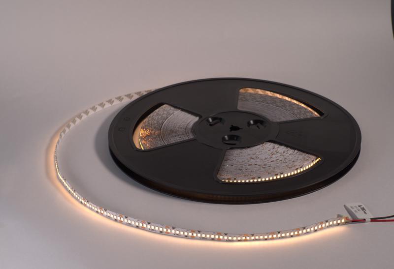 Лента потолочная SMD2835 204 LED/м 22 Вт/м 24В IP20 тепл. бел. (уп.30м) SWG PRO 00-00007434