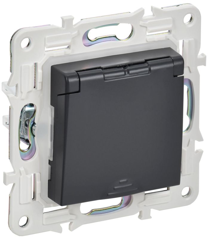 Розетка 1-м SKANDY 16А IP44 с заземл. защ. шторки с крышкой SK-R11T титан IEK SK-R16-16-44-K48