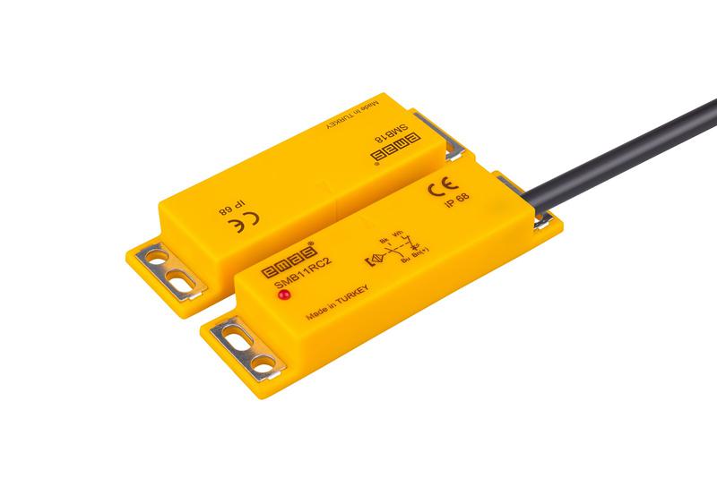 Датчик магнитный (1НЗ+1НО) провод 2м (расст. сраб. 8мм) индикация LED правый выход IP68 EMAS SMB11RC2-B18