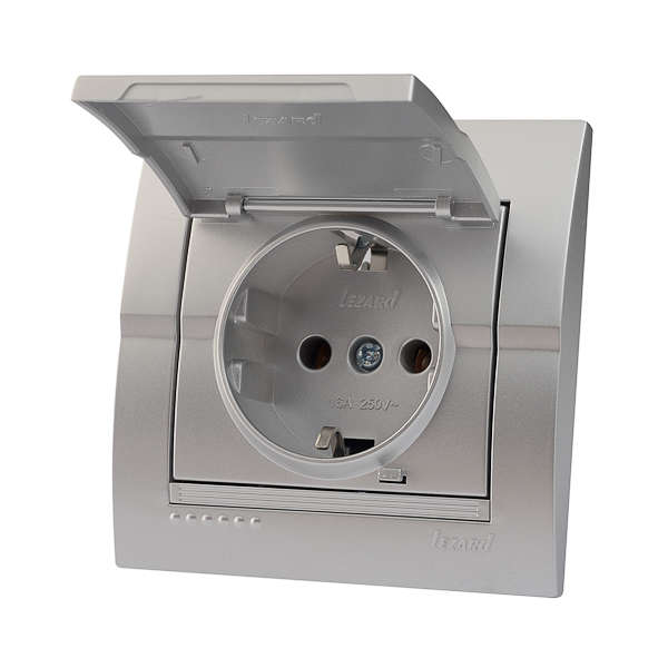 Розетка 1-м СП Deriy с заземл. с защ. крышкой бакелит серебр. метал. LEZARD 702-2828-123B
