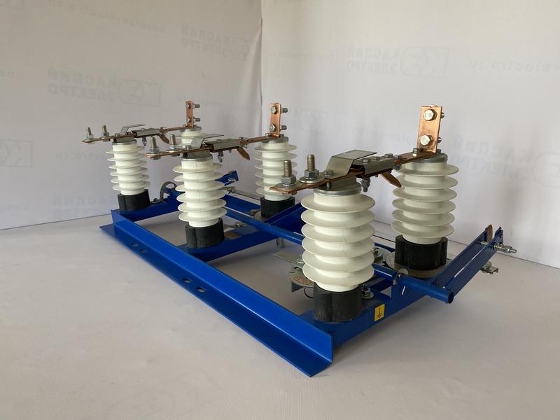 Разъединитель РЛНД 1-10.IV/630 УХЛ1 с приводом ПРНЗ-10 (3-х полюсной) с гибкой связью Электрофарфор ЦБ-00001678