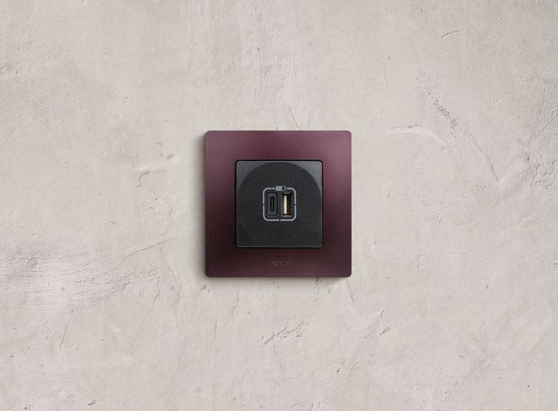 Устройство зарядное Etika с 2-мя USB разъемами A и C 240В/5В 3000мА антрацит IEK 672636