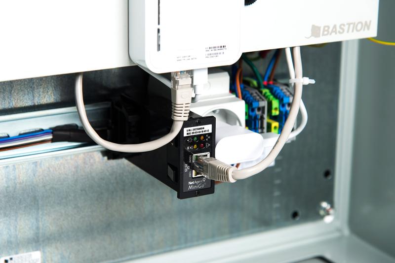 Источник бесперебойного питания уличный SKAT SMART UPS-1000 IP65 SNMP Wi-Fi 220В 1000В.А синусоида 2 АКБ Бастион 988