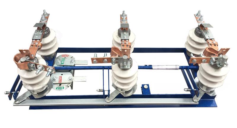 Разъединитель РЛНД-1-10-200 У1 (3-х пол.) с прив. ПРНЗ-10 с гибкой связью Электрофарфор ЦБ-00003236