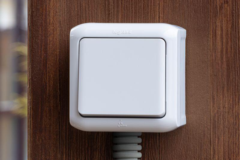 Выключатель 1-кл. ОП Quteo 10А IP44 250В 10AX сер. Leg 782330