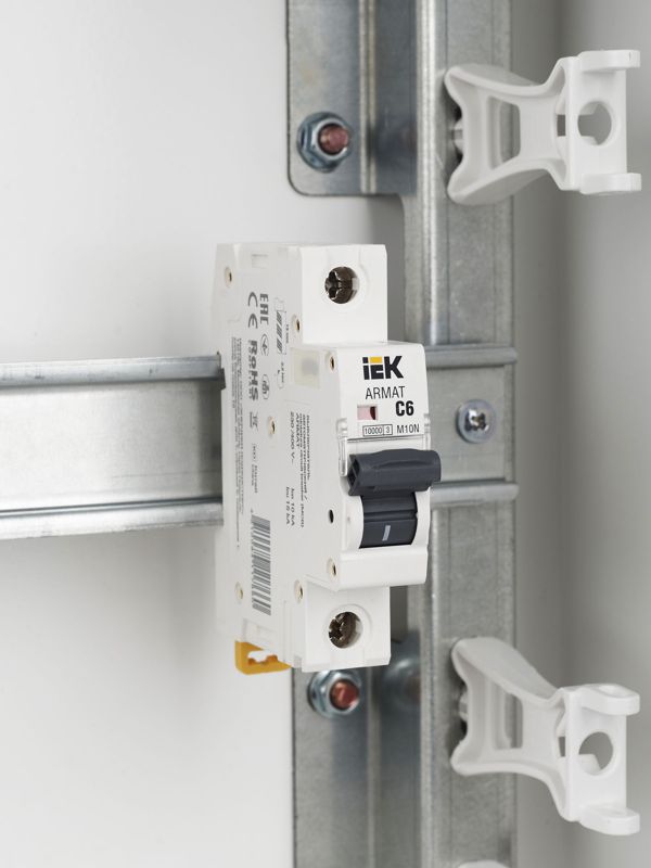 Выключатель автоматический модульный 1п C 6А M10N ARMAT IEK AR-M10N-1-C006