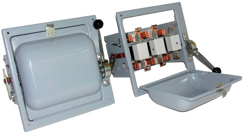 Блок с предохранителем-выключателем БПВ-4У3 400А медные держатели с ПН2-400 (медь) Электротехник ET014806