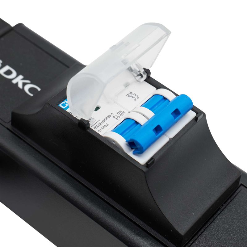 Блок распределения питания 6-м 16А 2п Schuko для 19дюйм шкафов с авт. выкл. вх. разъем Schuko DKC R519SH6CB